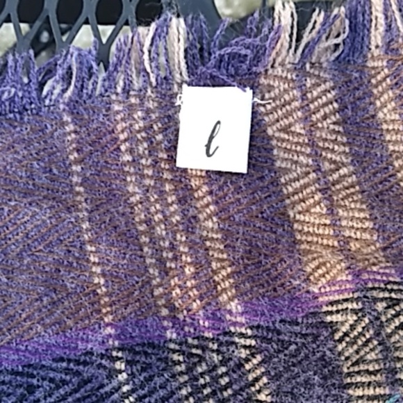 Bohemian fringe wrap with front pockets - Picture 8 of 8